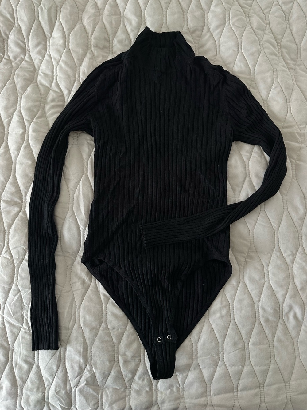 🔥 2/$20 NWOT Dynamite Black Ribbed Long Sleeve Mock Neck Open Back Bodysuit Chic